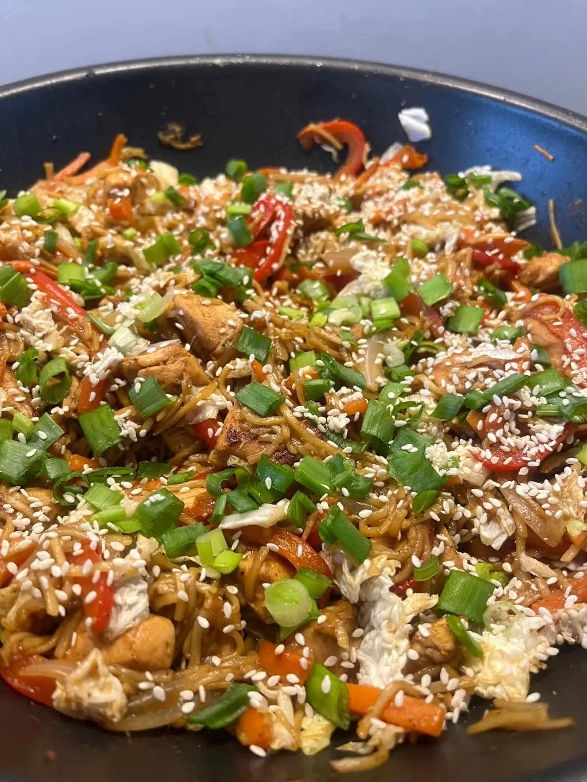 Zdjęcie źródłowe – Makaron Stir-fry z kurczakiem